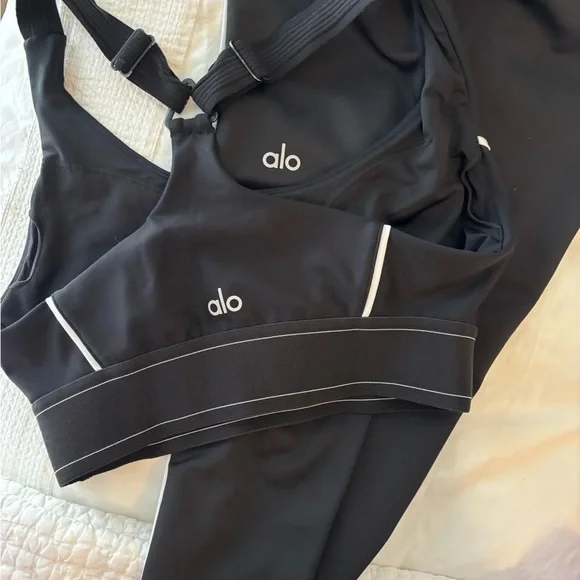 Alo Yoga Suit Up Airlift Black Sports Bra and Leggings Set - Picture 3 of 3